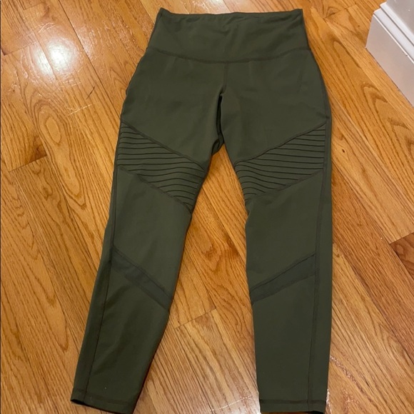 Old Navy Active Go-Dry Olive Green Leggings - Picture 2 of 5